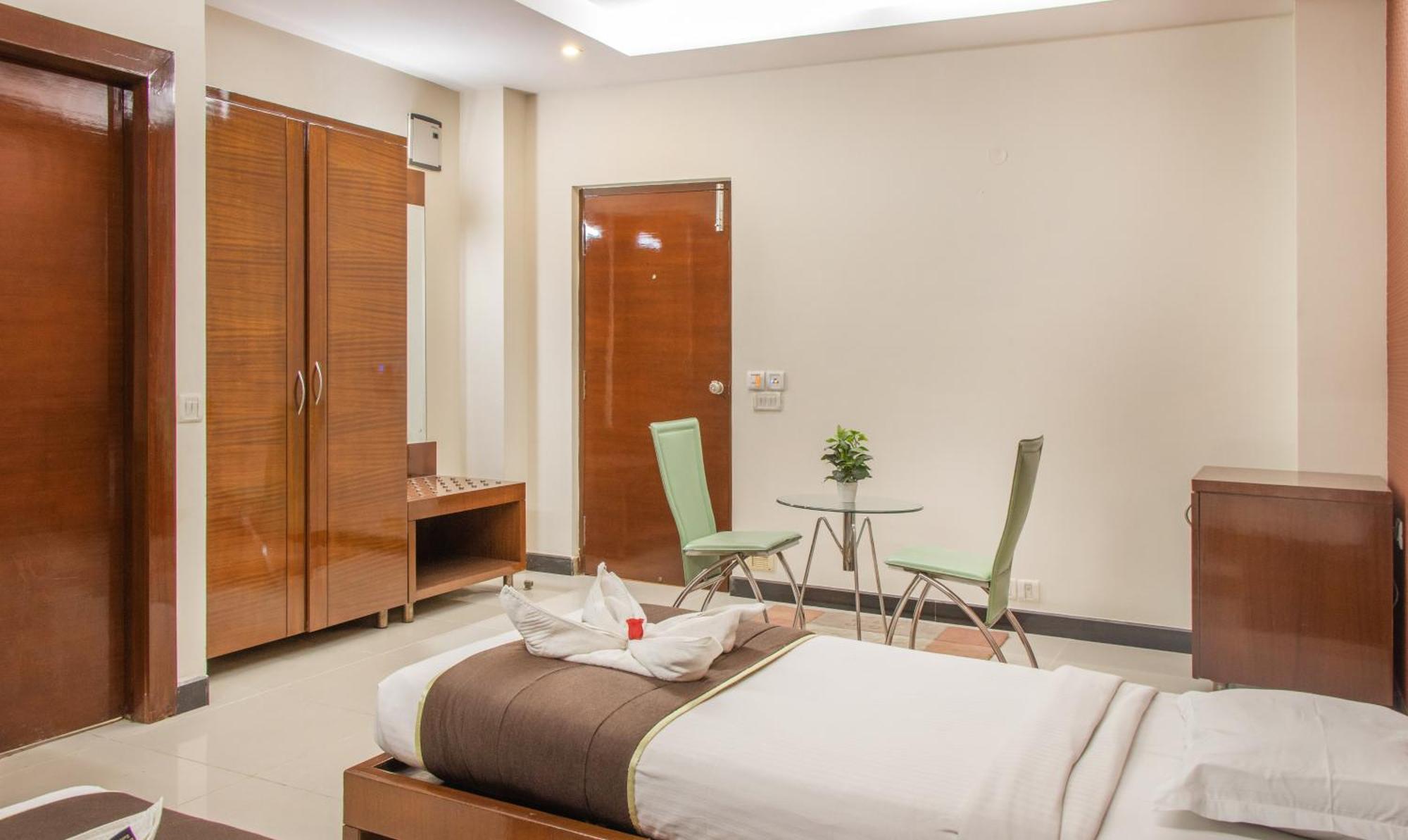 Athasri Hotel Infantry Road Bangalore Exterior photo